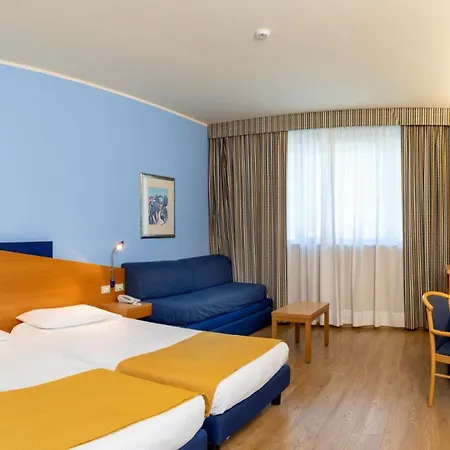Hotel Express Aosta East 3*