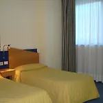 Express Aosta East Отель