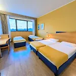 Express Aosta East Отель Поллен