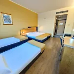 Отель Express Aosta East