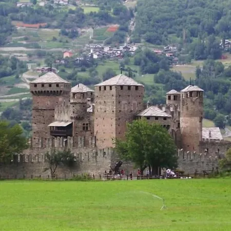 Express Aosta East فندق بولّييْن