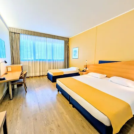 Hotel Express Aosta East 3*